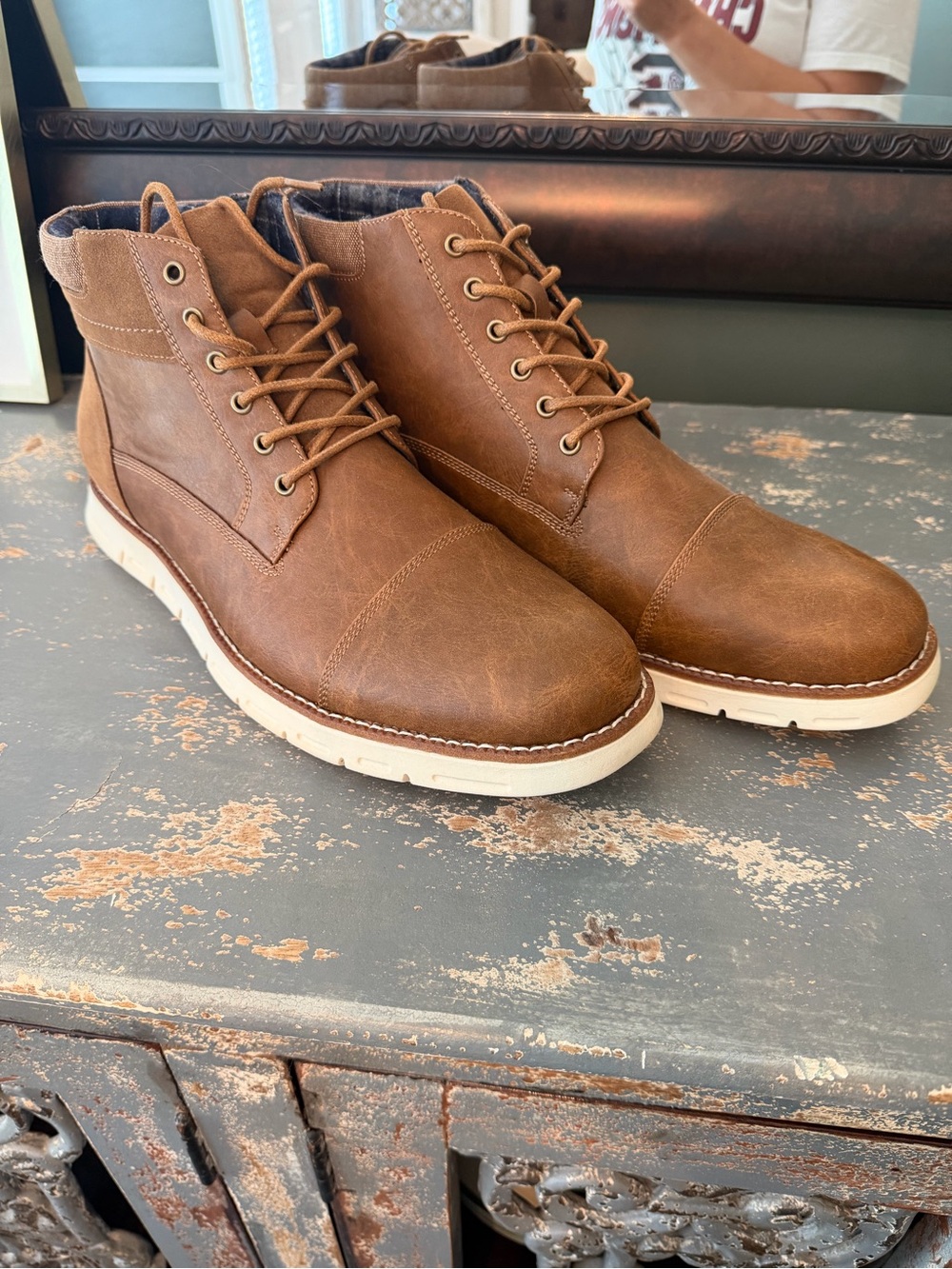 NEVER WORN Men's Casual Lace-Up Chukka Boots - Brown